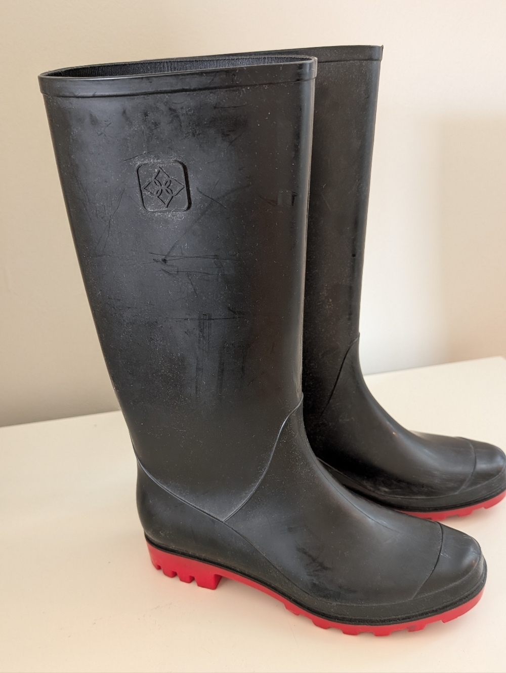 Women's dav Rain Boots Size 6 Black/Red